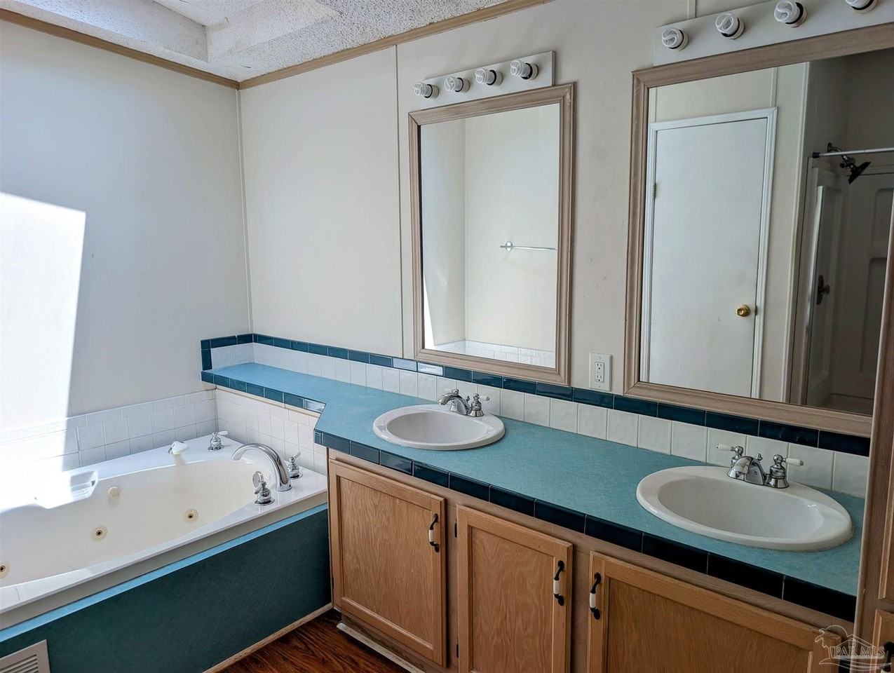 4373 Avalon Blvd - Photo 7 of 32