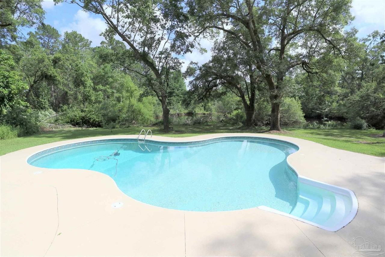 1381 W Roberts Rd - Photo 3 of 26