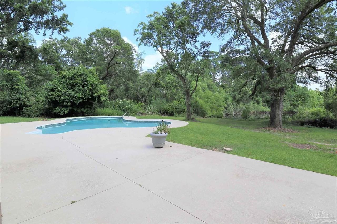 1381 W Roberts Rd - Photo 7 of 26