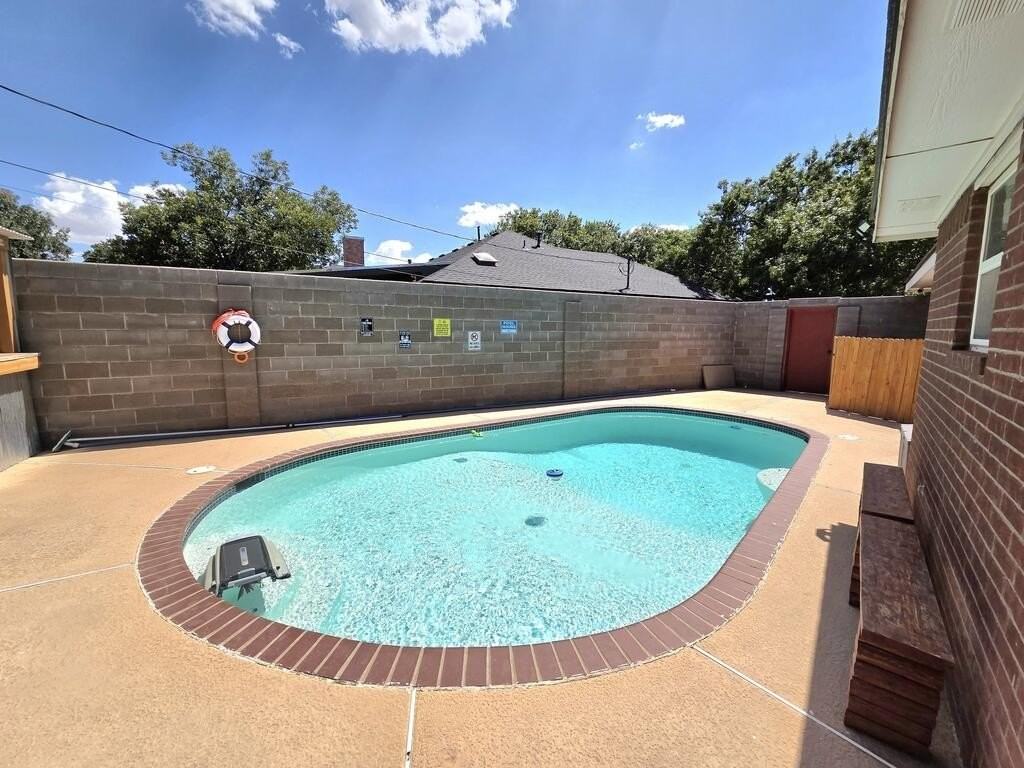 2308 Abbey Pl - Photo 4 of 29