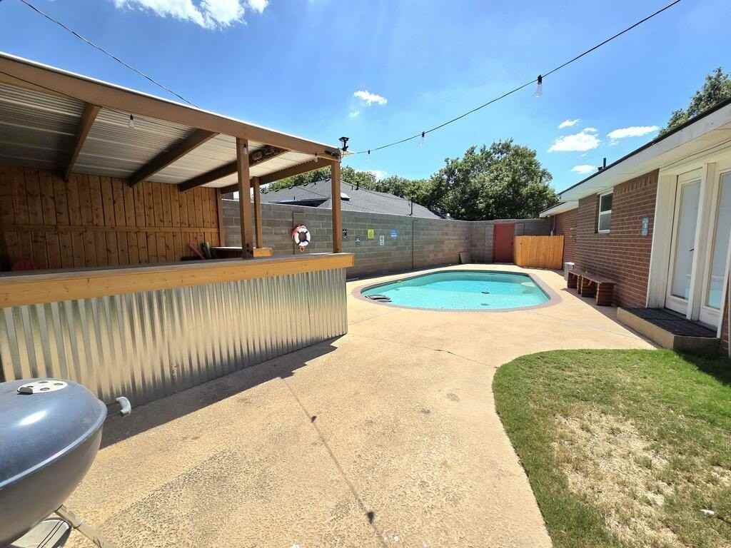 2308 Abbey Pl - Photo 5 of 29