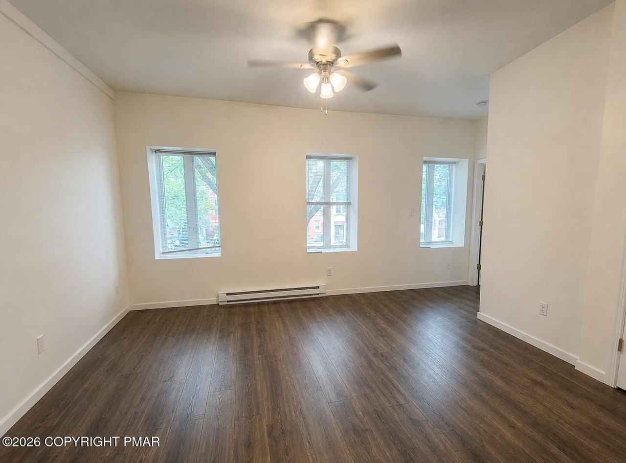 717 Main St - Photo 2 of 14