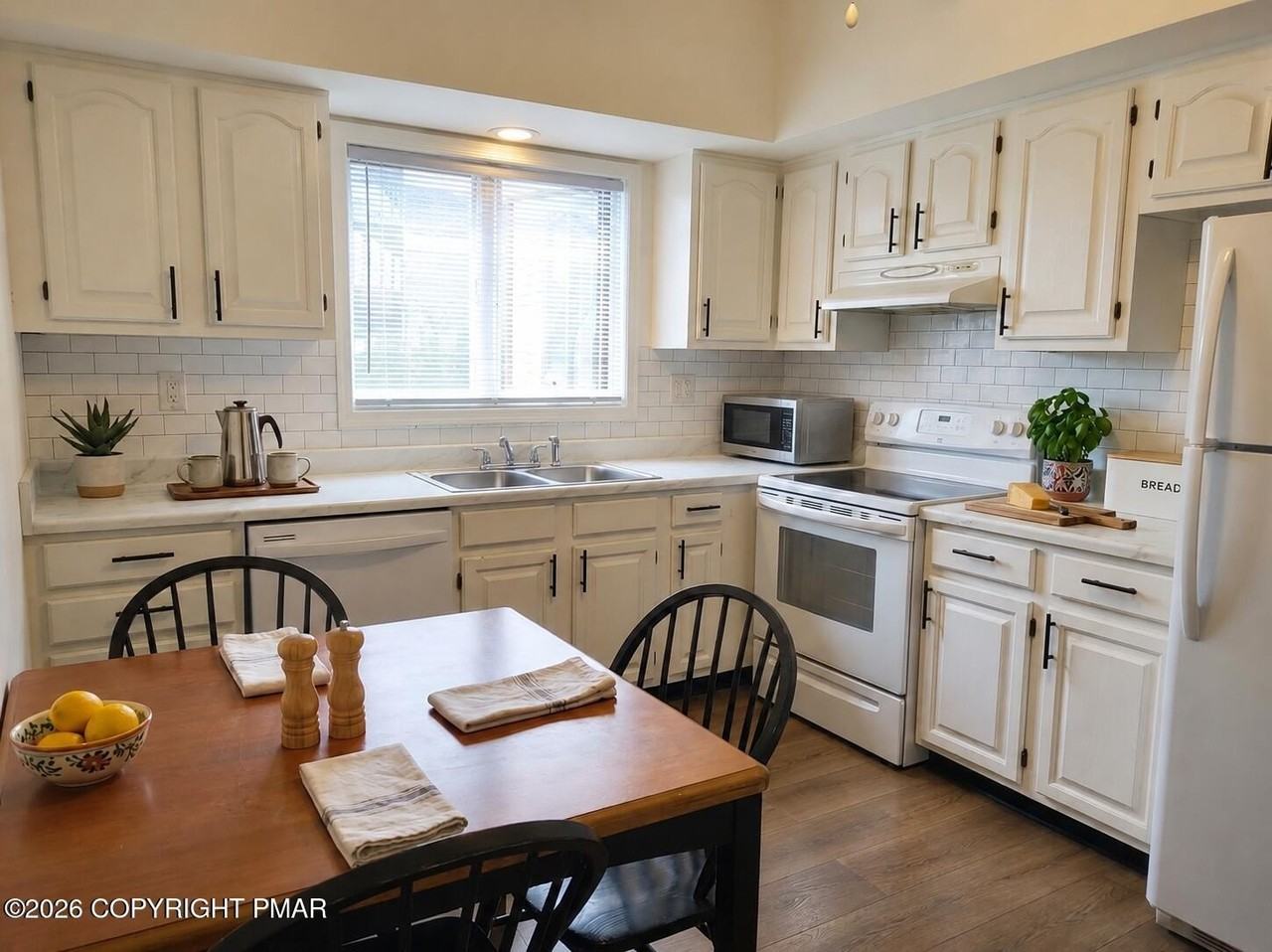 717 Main St - Photo 6 of 14