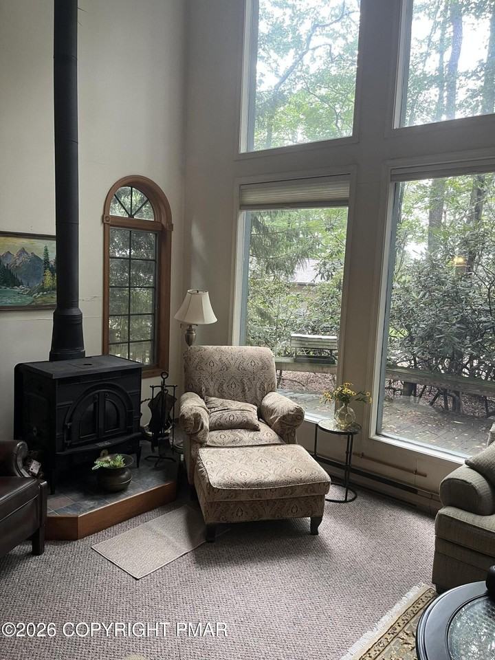 131 Winding Hill Rd - Photo 2 of 11