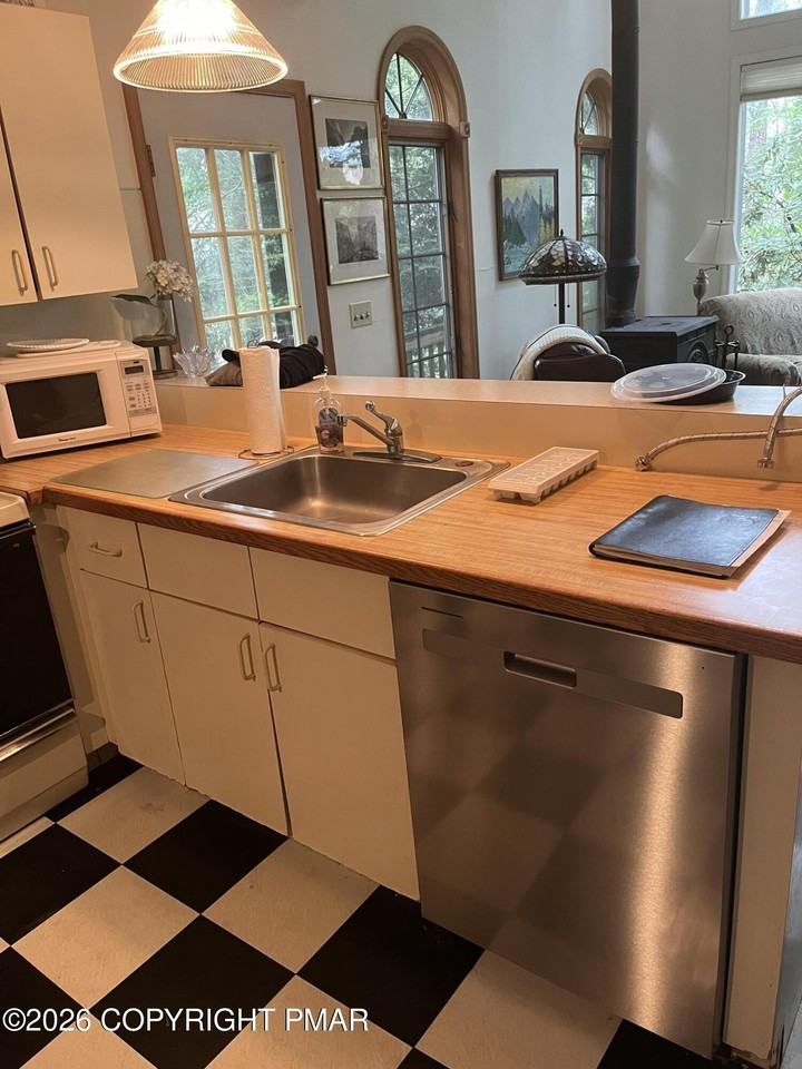131 Winding Hill Rd - Photo 4 of 11