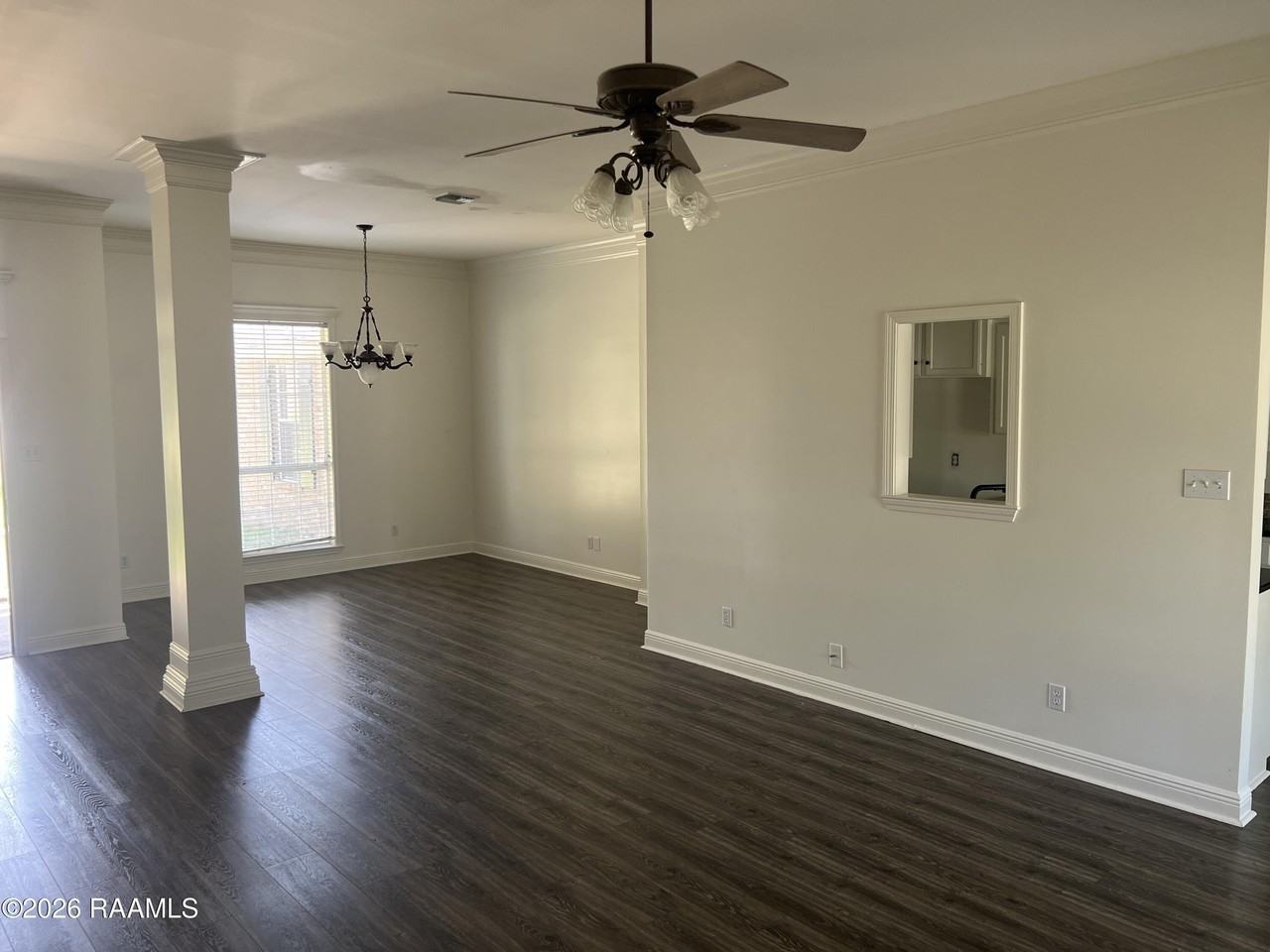 136 Pinnacle Dr - Photo 2 of 10