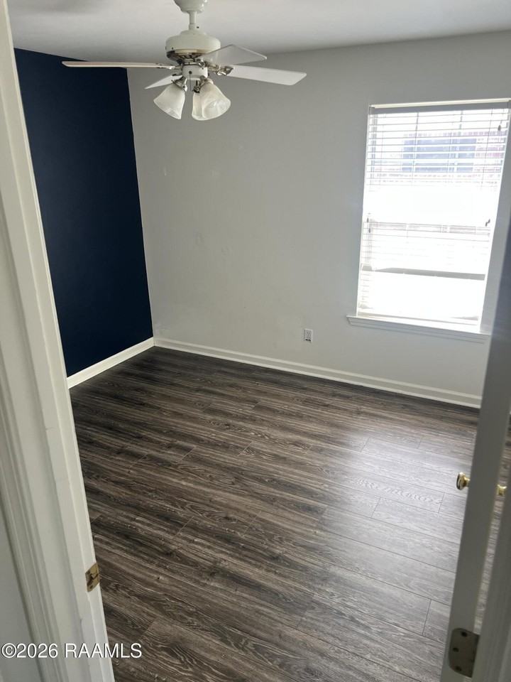 136 Pinnacle Dr - Photo 7 of 10