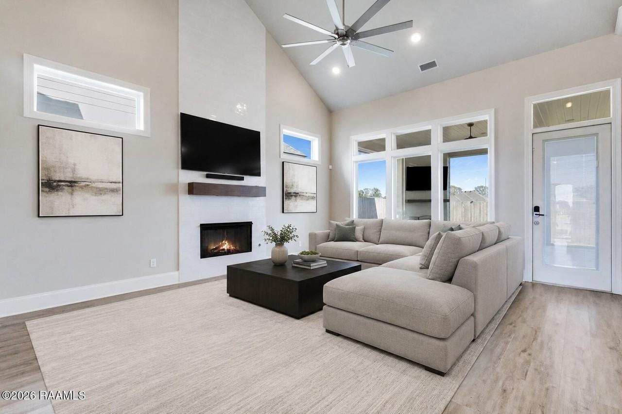 315 San Marcos Dr - Photo 4 of 36