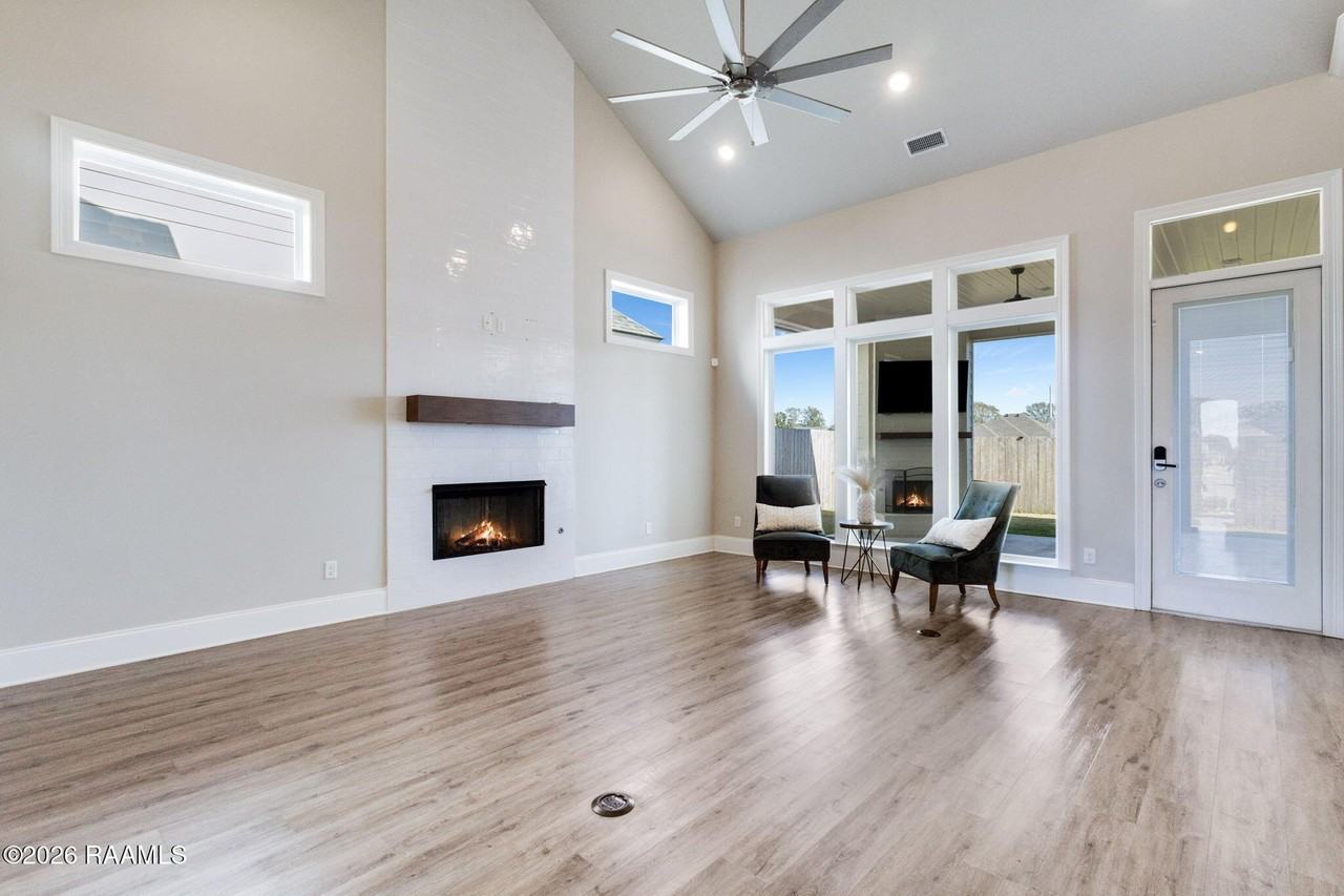 315 San Marcos Dr - Photo 5 of 36