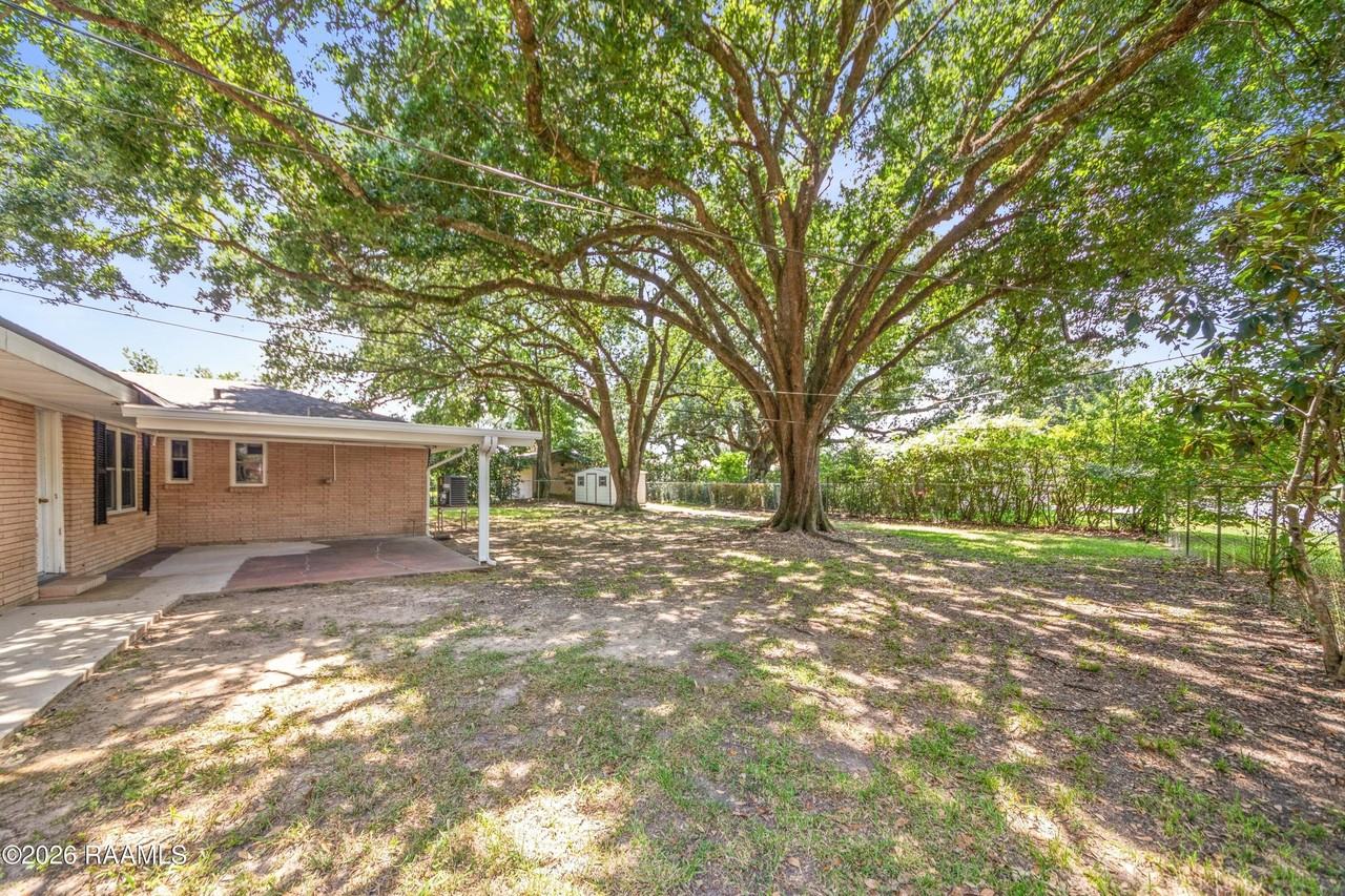 200 Stephanie Ave - Photo 4 of 28