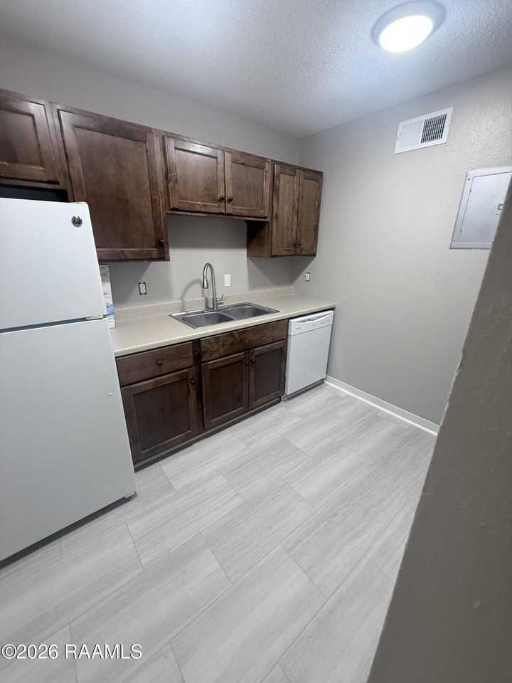200 High Meadows Blvd #204 - Photo 6 of 12