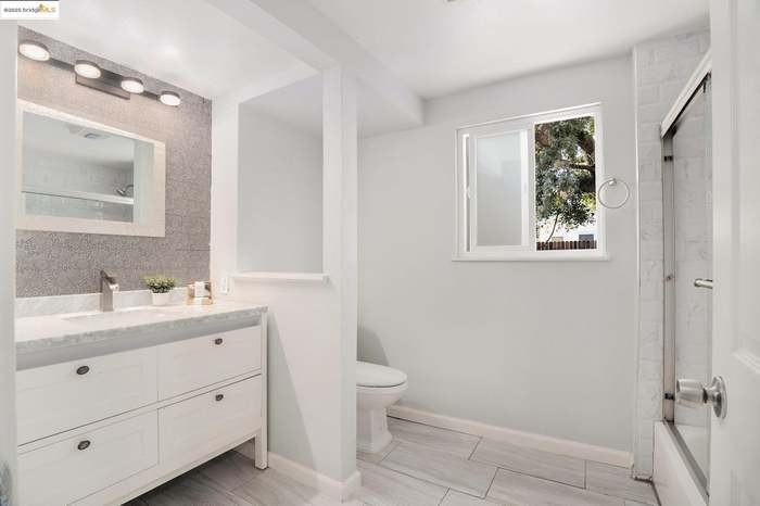 1226 West Elm Street - Photo 2 of 10