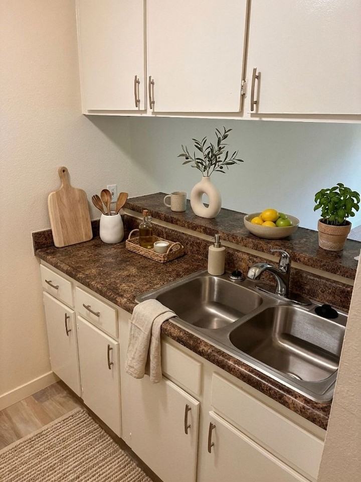 10231 Pinewood Ave - Photo 3 of 23