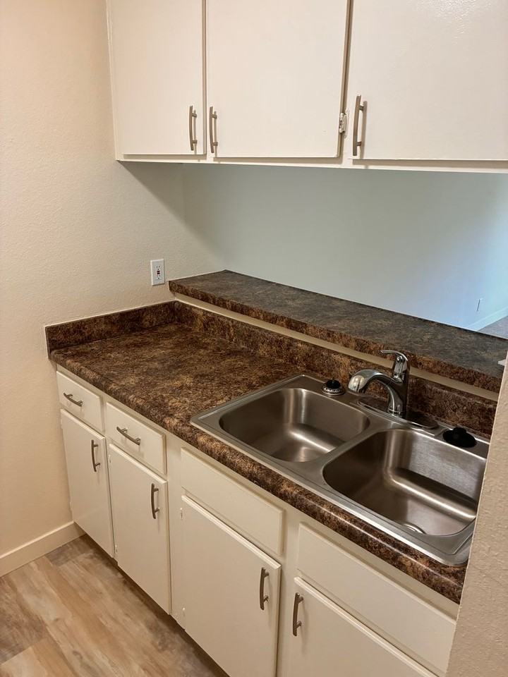 10231 Pinewood Ave - Photo 4 of 23