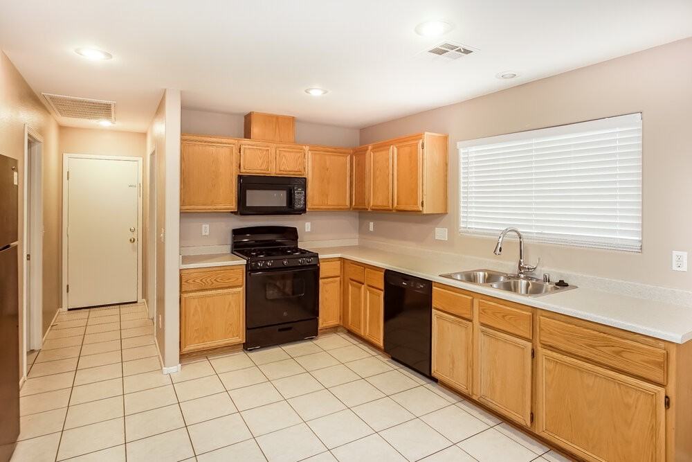 773 Thorton Beach St - Photo 5 of 17