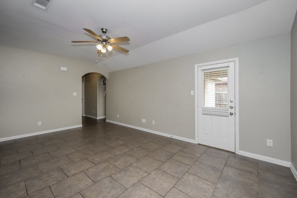 7609 Rainbow Creek Dr - Photo 4 of 16