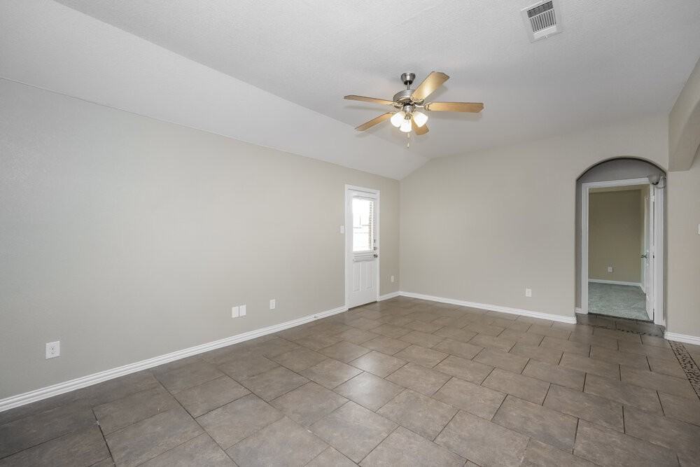 7609 Rainbow Creek Dr - Photo 5 of 16