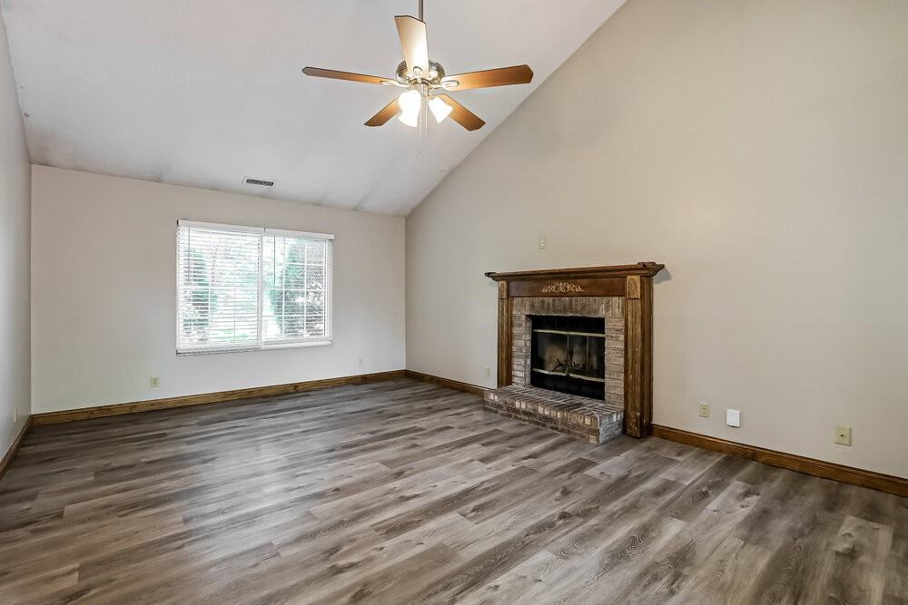 8867 Sundrop Rd - Photo 3 of 16
