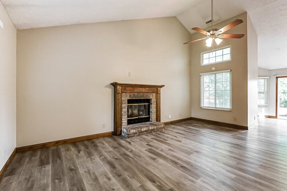 8867 Sundrop Rd - Photo 4 of 16