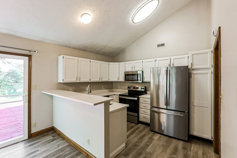 8867 Sundrop Rd - Photo 6 of 16