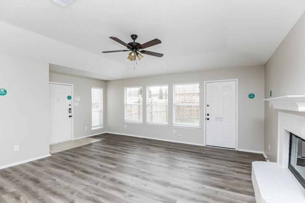 1504 Woodhall Way - Photo 4 of 16