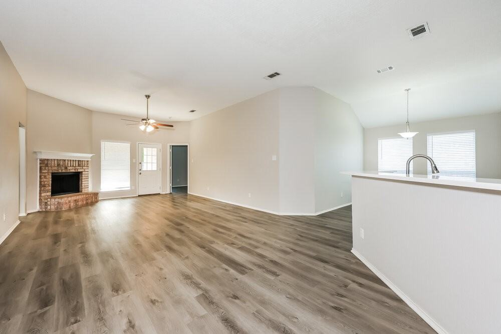 8551 Stetson Dr - Photo 4 of 16