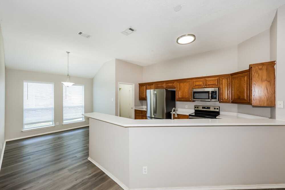 8551 Stetson Dr - Photo 6 of 16