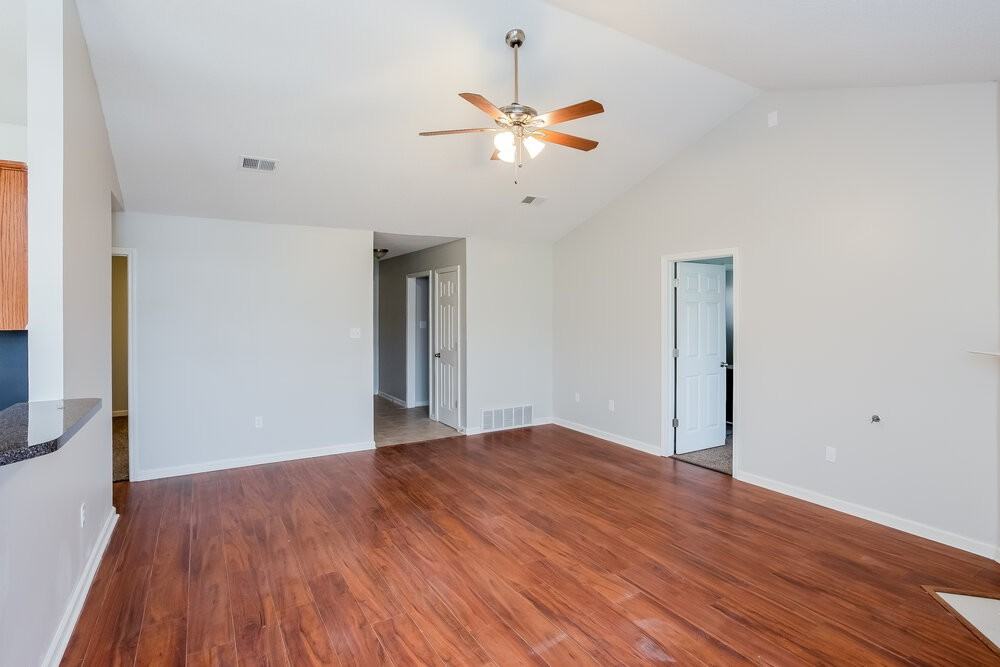 1800 Sarah Ann Dr W - Photo 3 of 16
