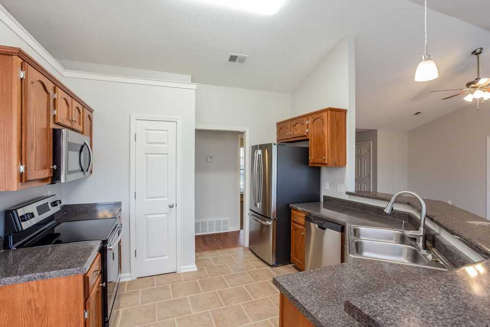 1800 Sarah Ann Dr W - Photo 6 of 16