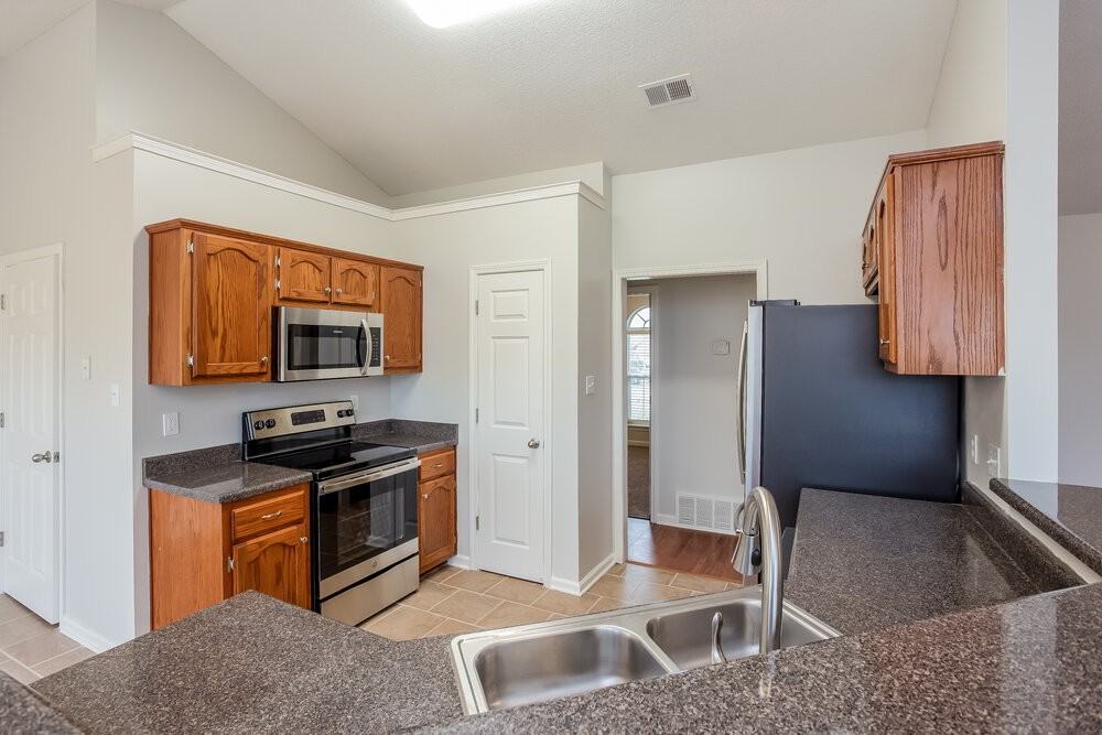 1800 Sarah Ann Dr W - Photo 7 of 16