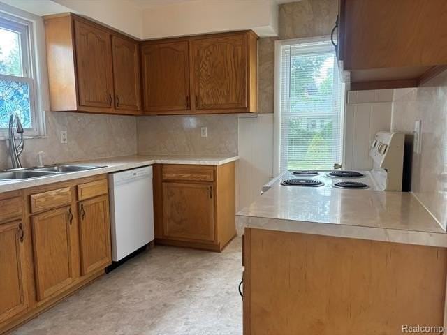 23071 Ithaca St - Photo 6 of 27