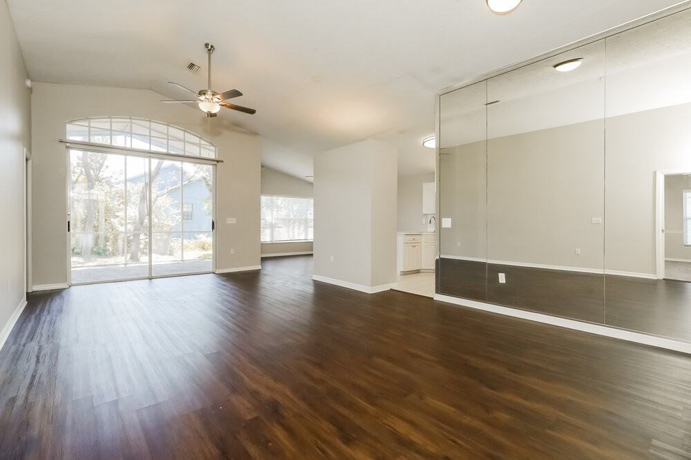 10836 New Brighton Ct - Photo 4 of 16