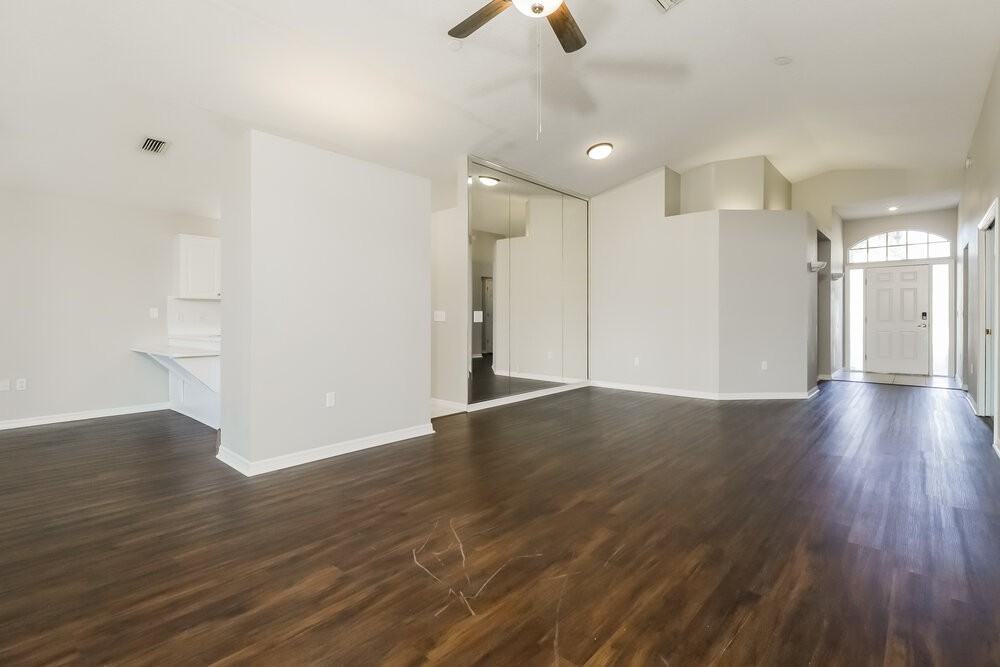 10836 New Brighton Ct - Photo 5 of 16