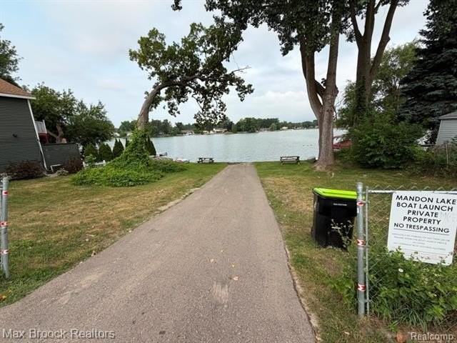 9024 Mandon Rd - Photo 4 of 47