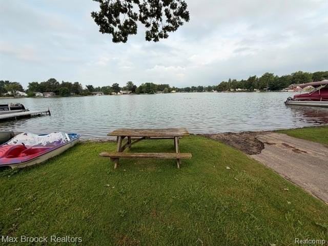 9024 Mandon Rd - Photo 5 of 47