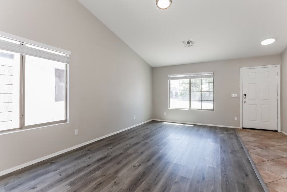 4148 E Stratford Pl - Photo 3 of 16