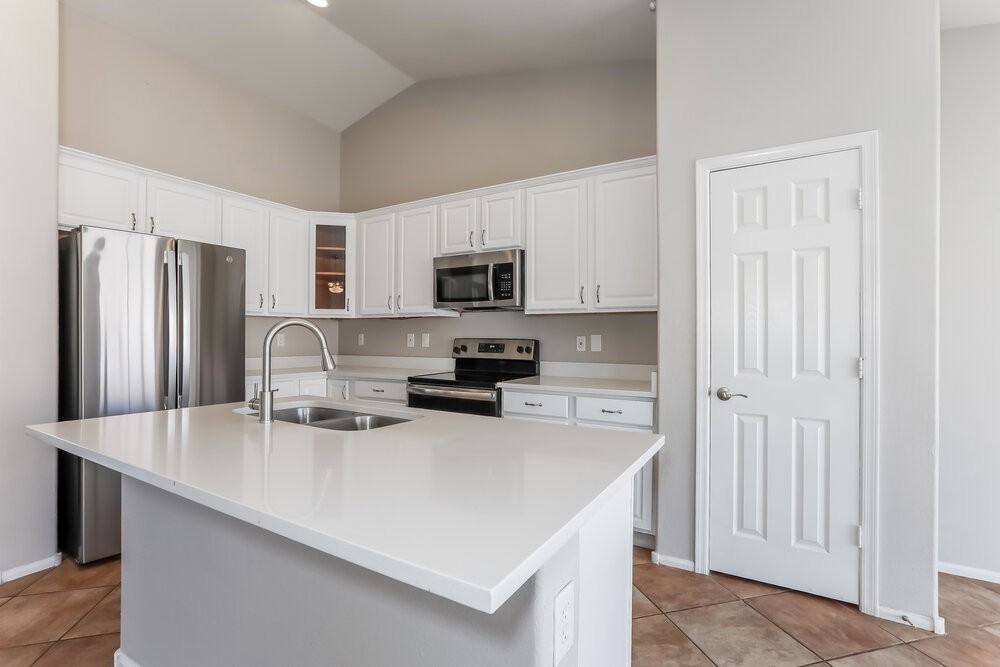 4148 E Stratford Pl - Photo 4 of 16