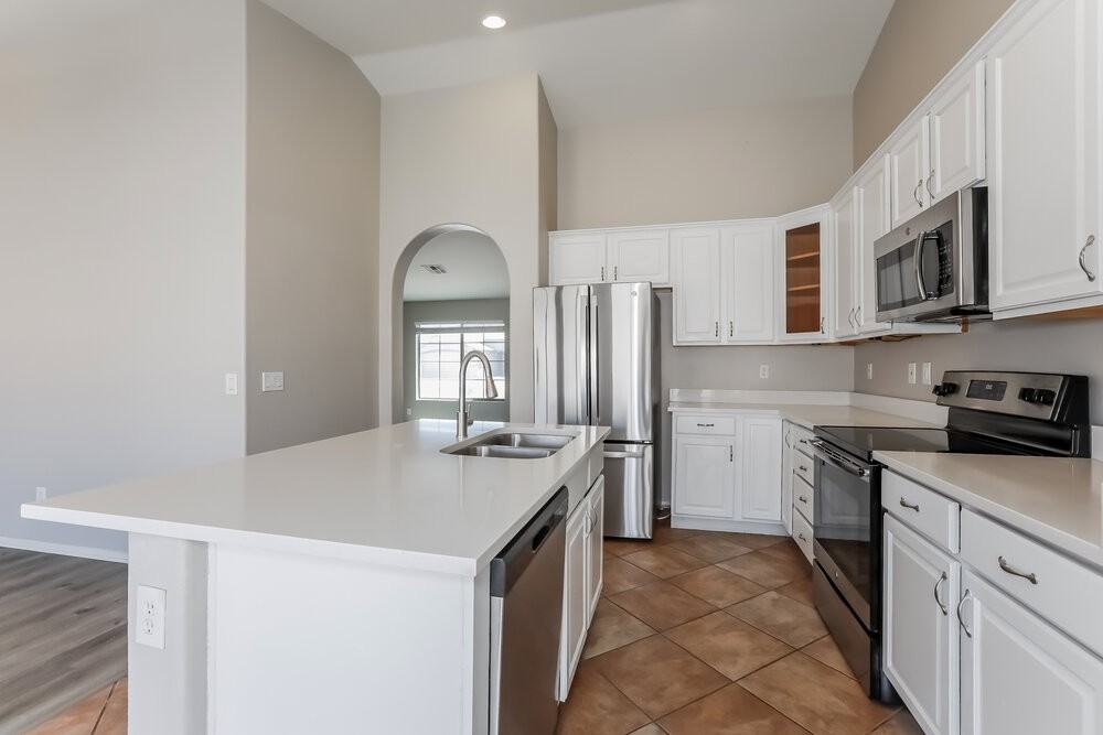 4148 E Stratford Pl - Photo 5 of 16