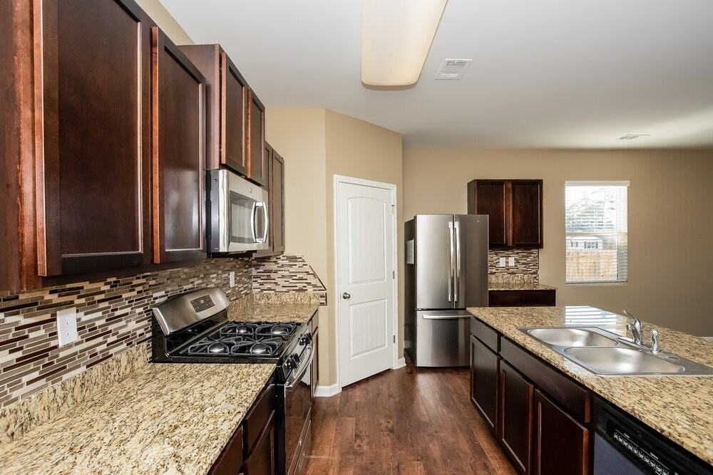 107 Woodbridge Trl - Photo 7 of 16