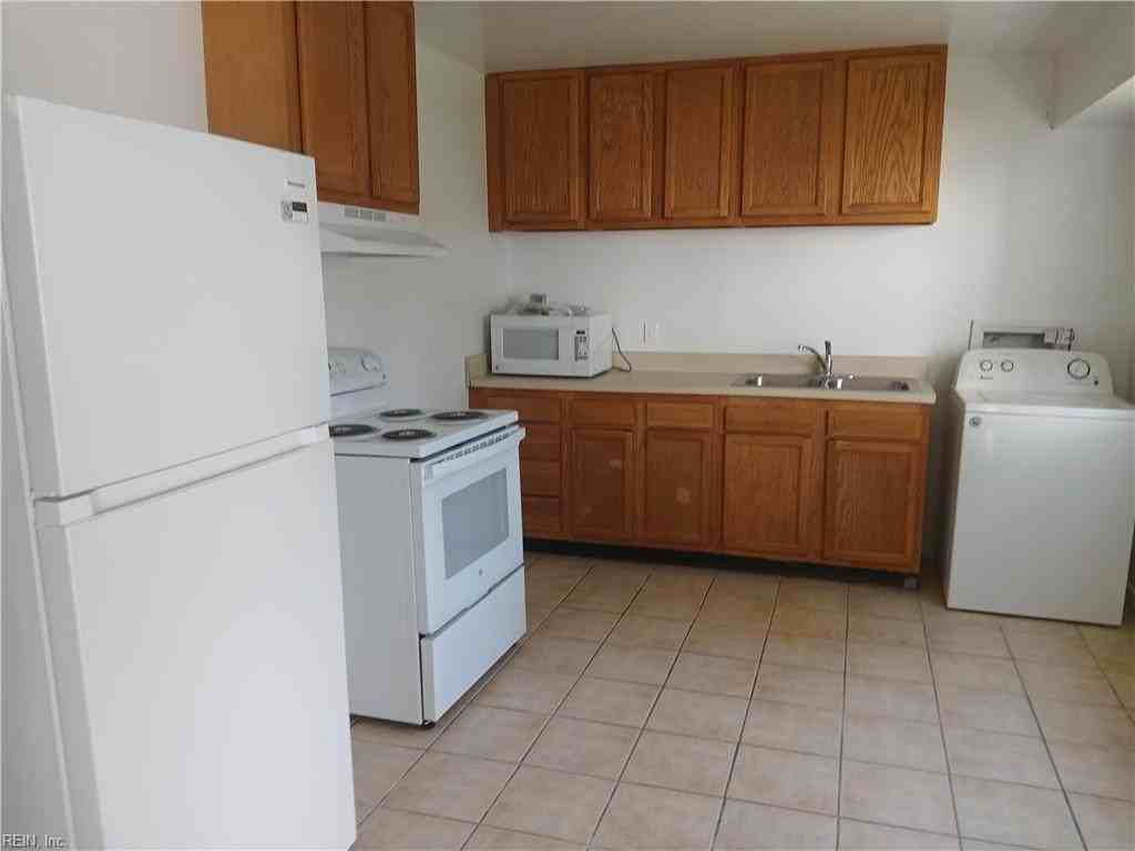 861 48th St #A - Photo 3 of 23