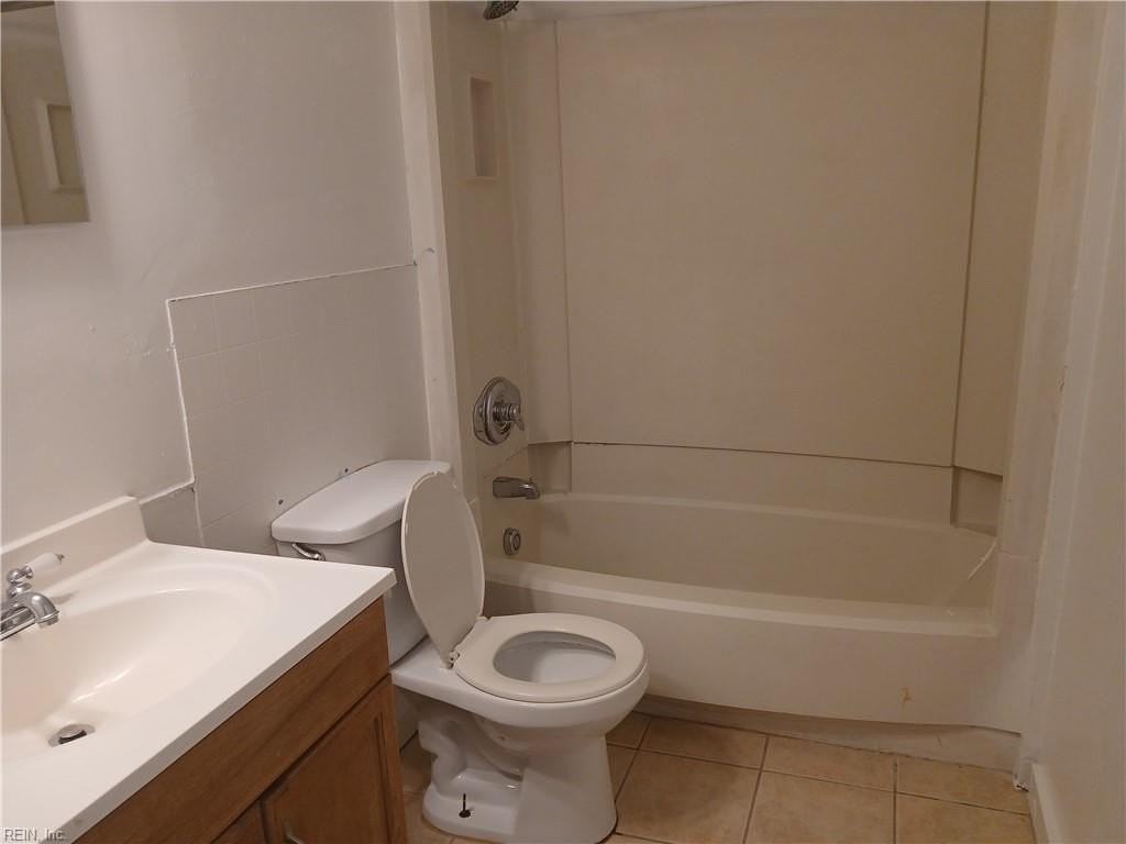 861 48th St #A - Photo 4 of 23