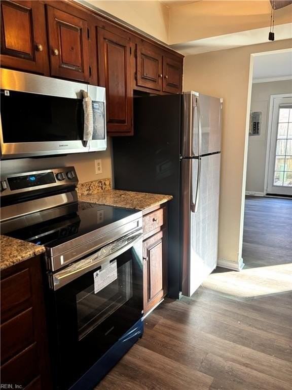 4825 Bay Winds Ct - Photo 3 of 17