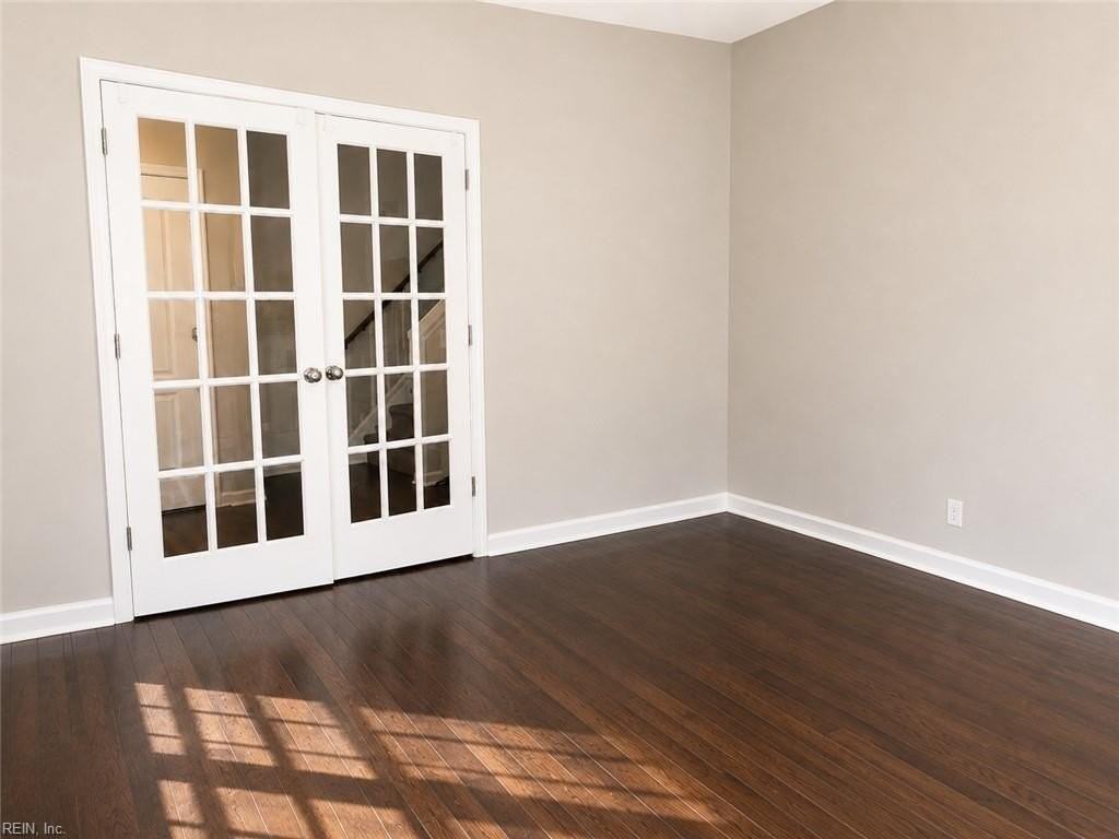 511 Waterside Dr #115 - Photo 4 of 35