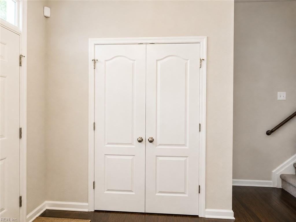 511 Waterside Dr #115 - Photo 5 of 35