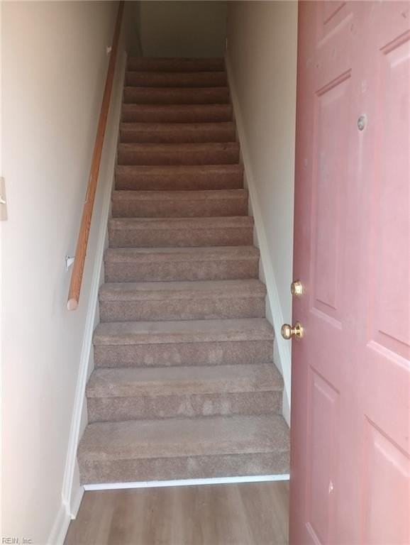2237 Pine Shore Ct - Photo 2 of 10