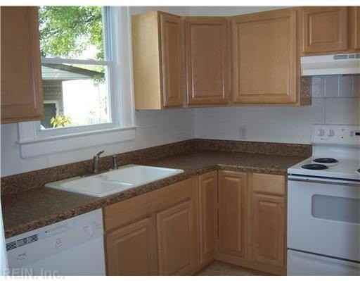 438 Lee St - Photo 2 of 6