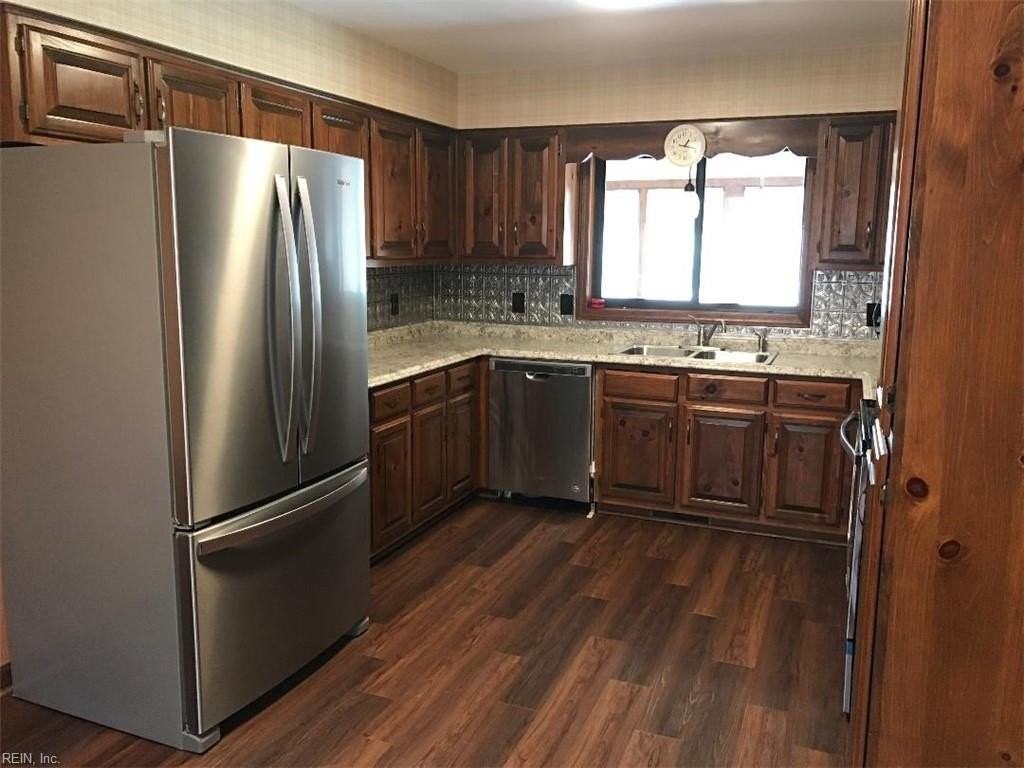 31 Valmoore Dr - Photo 3 of 16