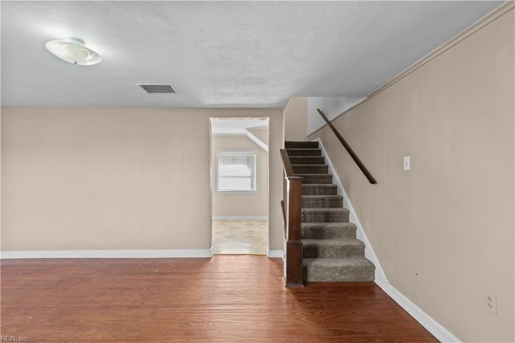 1628 Bradford Ter - Photo 2 of 14