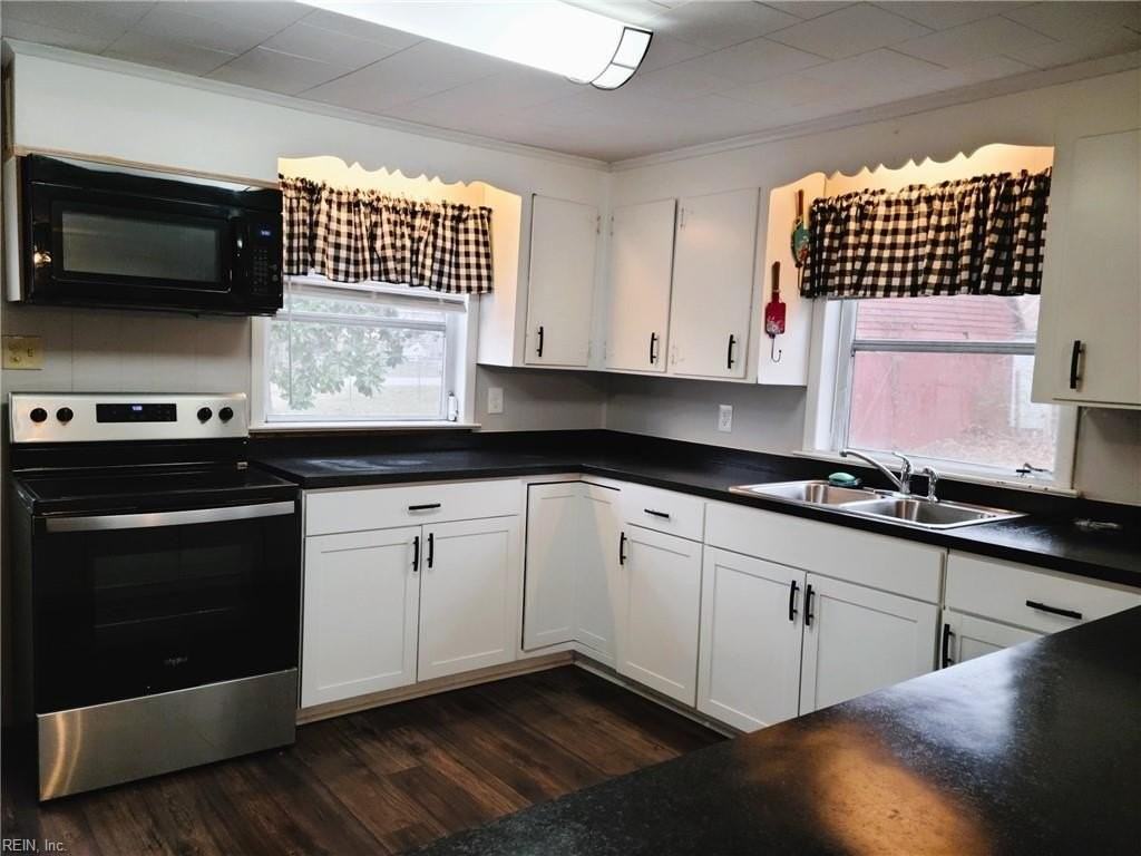 1437 Fentress Rd - Photo 6 of 33