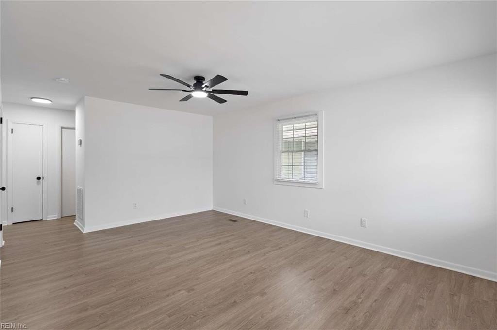 906 37th St - Photo 2 of 9